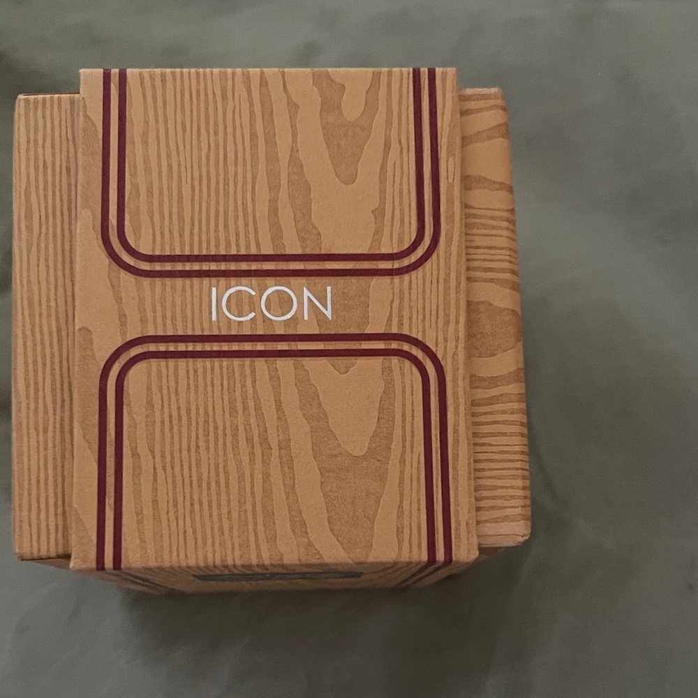 Adore Nu Apple Enzyme Facial Mask - Woodgrain Tan and Red - Picture 2 of 5